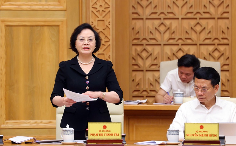 Bộ trưởng Nội vụ Phạm Thị Thanh Tr&agrave; b&aacute;o c&aacute;o tại cuộc họp - Ảnh: VGP/Nguyễn Ho&agrave;ng