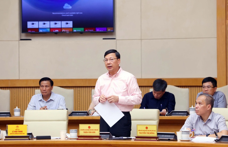 Ph&oacute; Chủ nhiệm Văn ph&ograve;ng Ch&iacute;nh phủ Phạm Mạnh Cường b&aacute;o c&aacute;o tại cuộc họp - Ảnh: VGP/Nguyễn Ho&agrave;ng