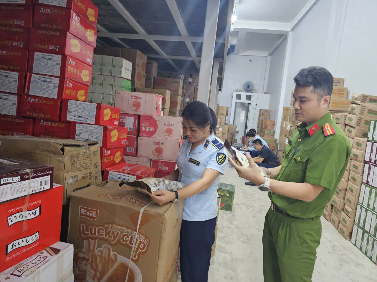 Hà Nội tạm giữ 600 chiếc bánh trung thu nhập lậu