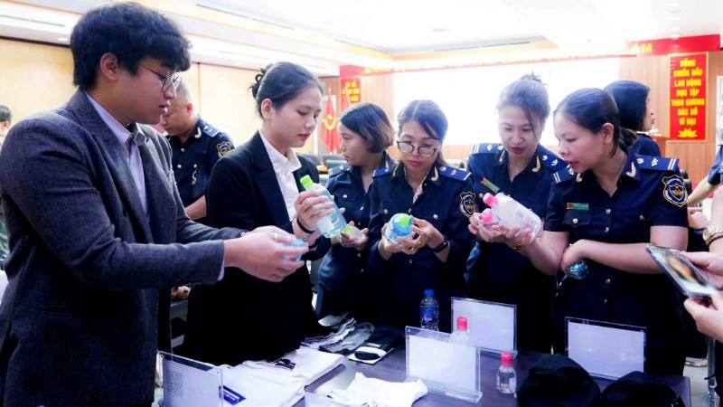Hải quan Việt Nam tăng cường năng lực phân biệt hàng thật – giả trong thương mại điện tử