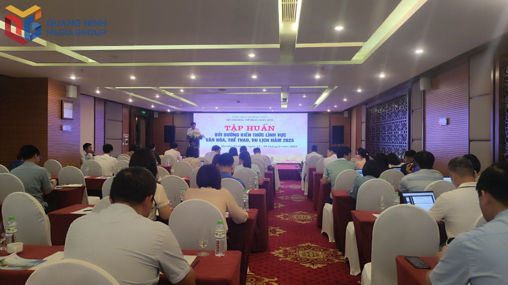 Lớp tập huấn bồi dưỡng kiến thức lĩnh vực văn hóa, thể thao, du lịch năm 2025 do Sở Văn hóa, Thể thao và Du lịch Quảng Ninh tổ chức.