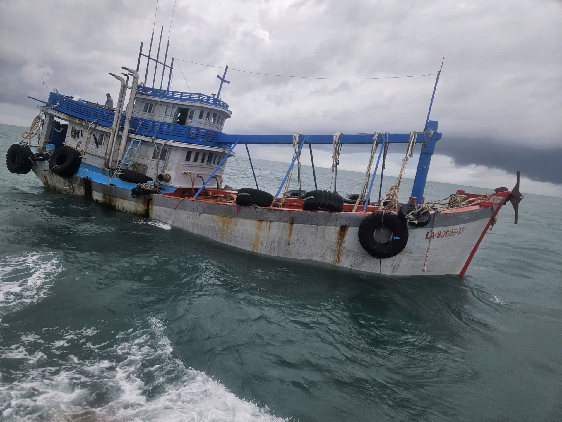 Tàu chở dầu không hóa đơn chứng từ LA 99095 TS