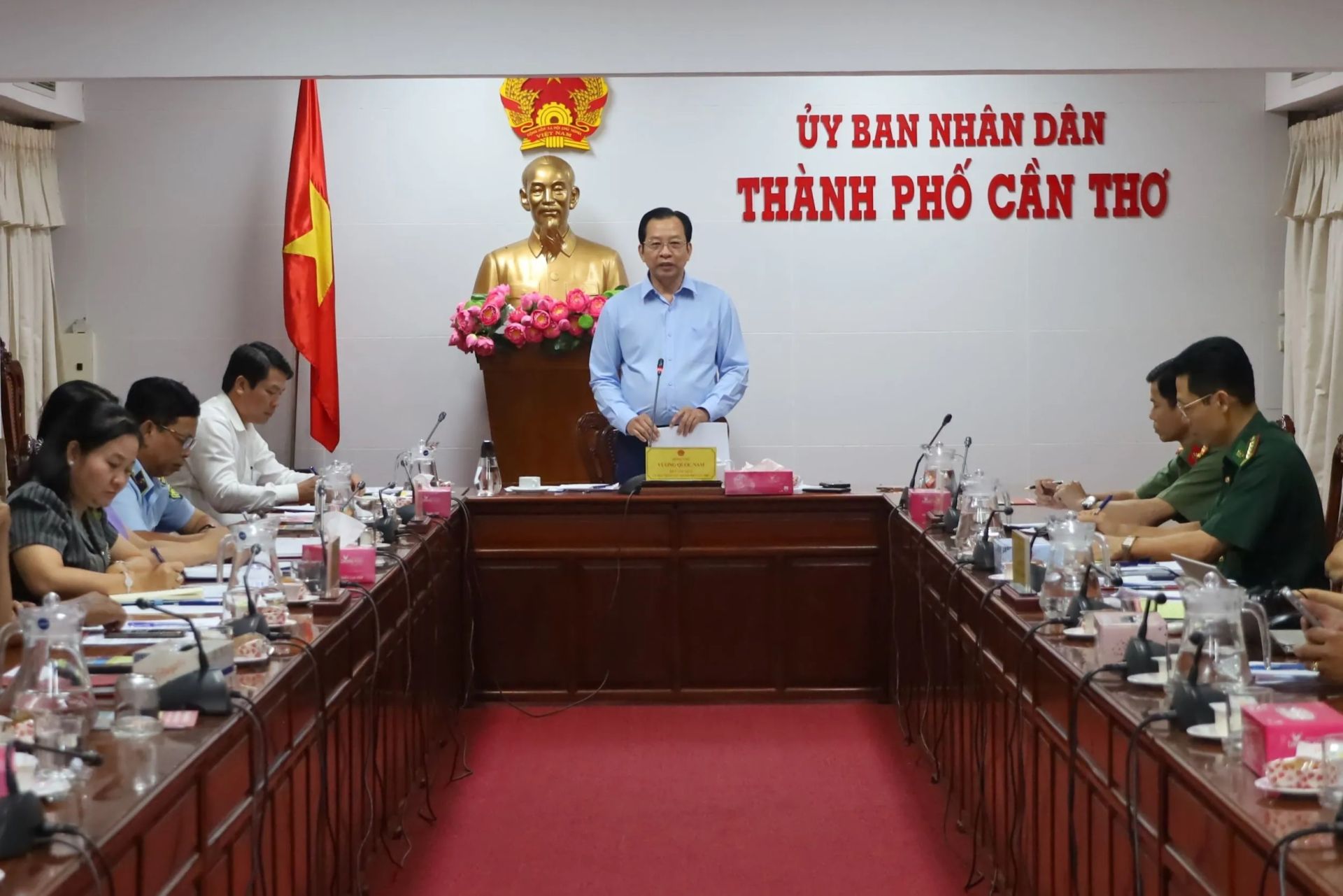 Ông Vương Quốc Nam, Phó Chủ tịch UBND TP Cần Thơ, phát biểu chỉ đạo tại hội nghị. (Ảnh: Báo Cần Thơ)