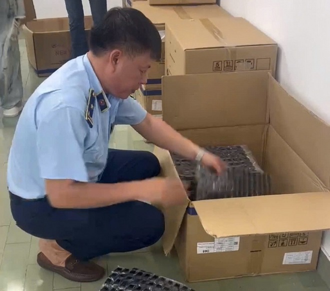 Bắc Ninh: Triệt phá xưởng sản xuất thuốc lá điện tử trái phép, thu giữ hàng tấn linh kiện