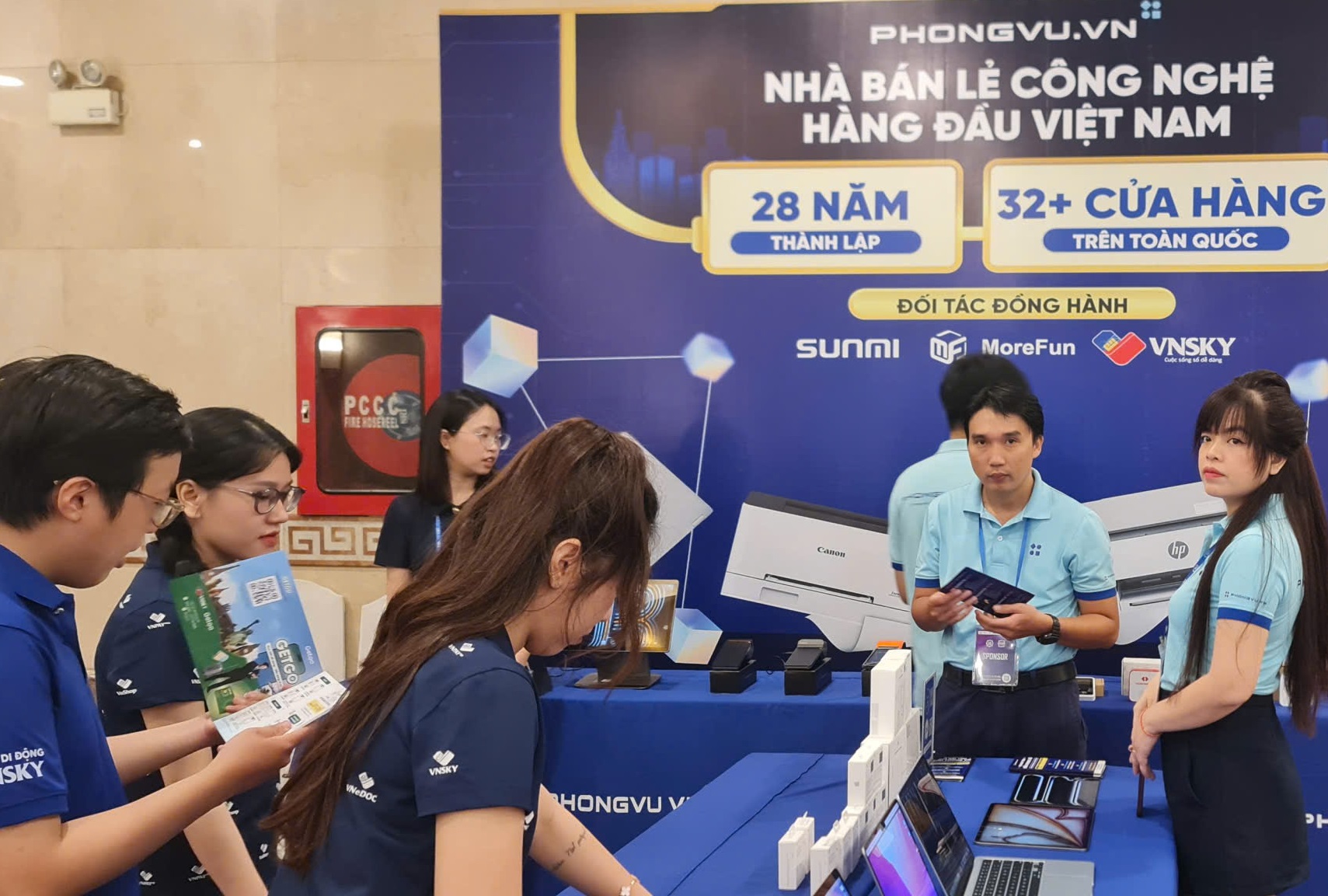 Diễn đàn Ngân hàng bán lẻ - Hướng đến Trung tâm tài chính hiện đại và bền vững