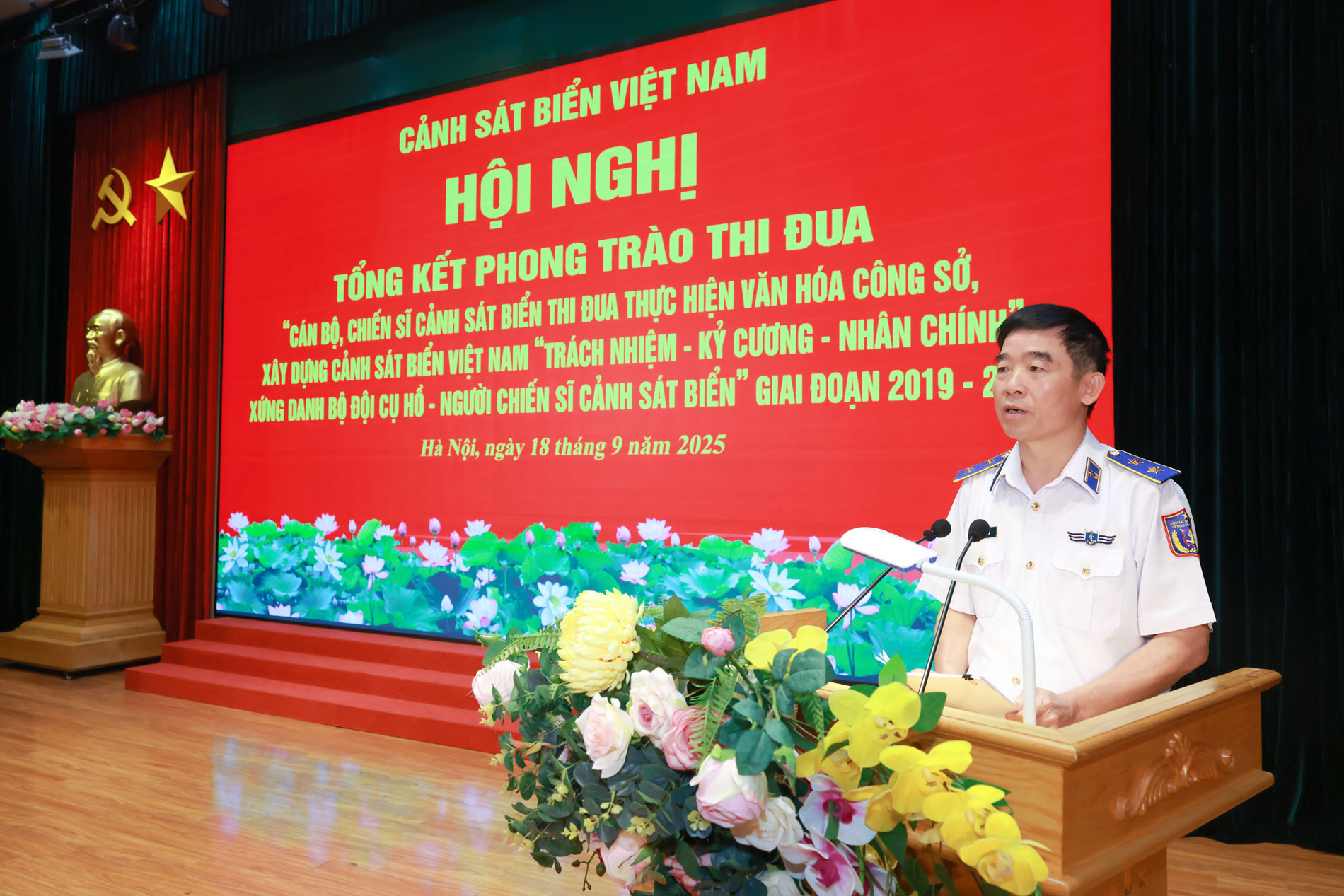 Trung tướng Bùi Quốc Oai – Bí thư Đảng ủy, Chính ủy Cảnh sát biển Việt Nam phát biểu kết luận Hội nghị. Trung tướng Bùi Quốc Oai – Bí thư Đảng ủy, Chính ủy Cảnh sát biển Việt Nam phát biểu kết luận Hội nghị.