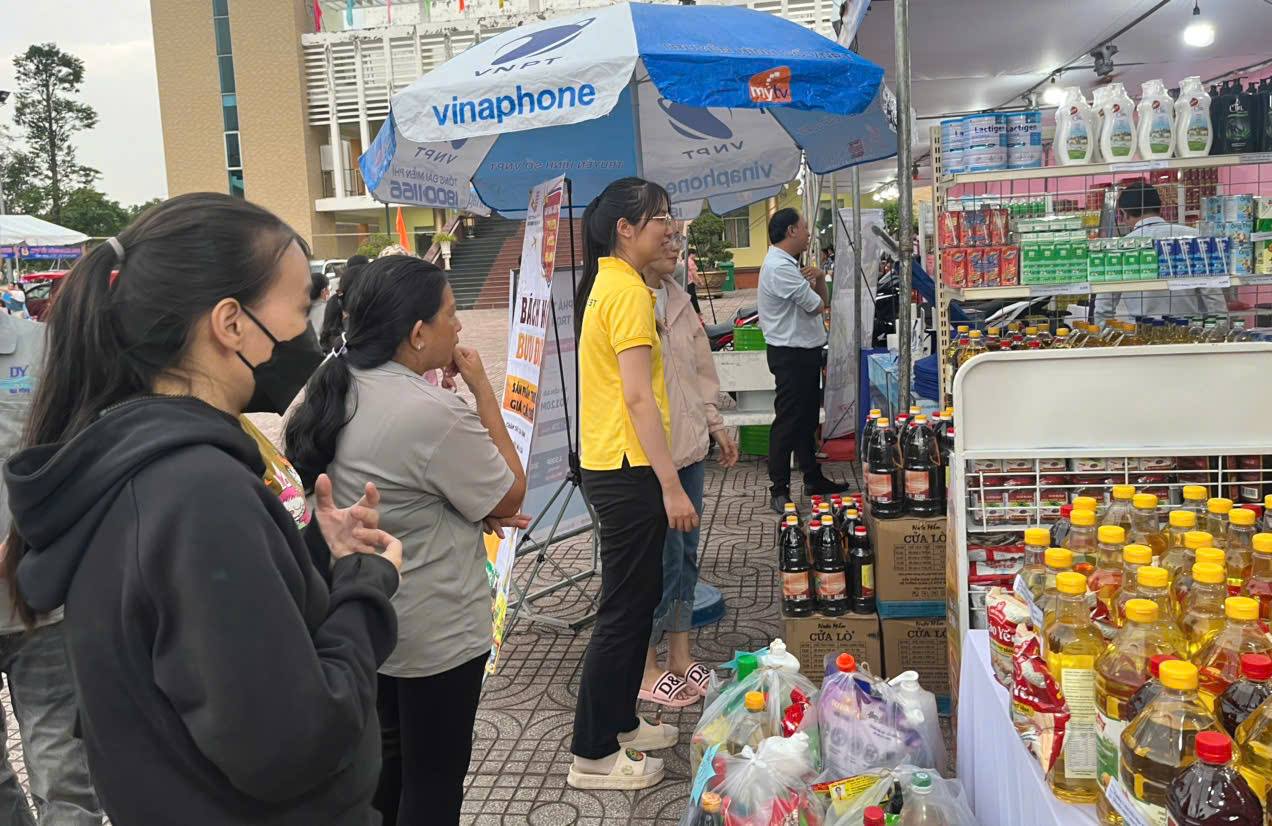 Tây Ninh lên kế hoạch tổ chức "Phiên chợ không tiền mặt"