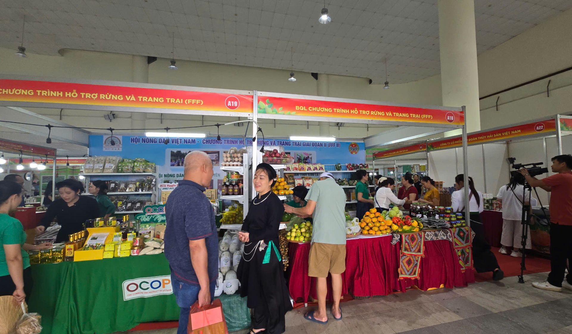 người tiêu dùng Thủ đô có cơ hội trải nghiệm, mua sắm nhiều sản phẩm nông sản đặc trưng đã khẳng định thương hiệu trên thị trường người tiêu dùng Thủ đô có cơ hội trải nghiệm, mua sắm nhiều sản phẩm nông sản đặc trưng đã khẳng định thương hiệu trên thị trường