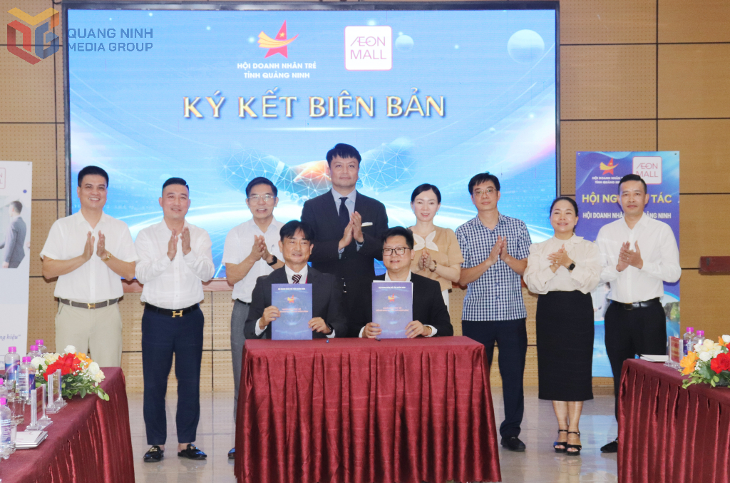 Hai bên ký kết biên bản hợp tác phát triển.