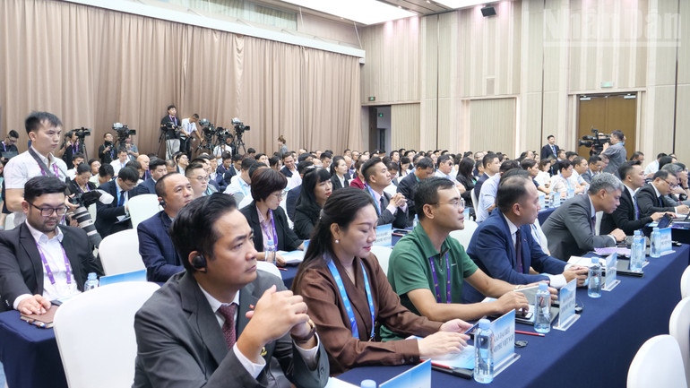 Đông đảo đại diện doanh nghiệp hai nước Việt Nam, Trung Quốc tham dự hội nghị