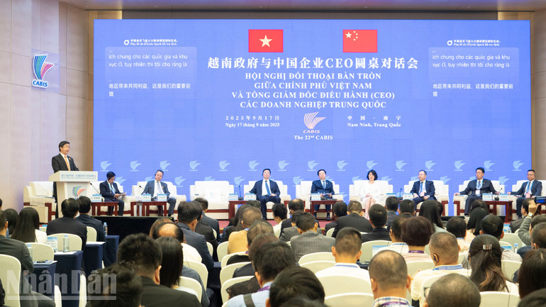 Thứ trưởng Khoa học và Công nghệ Bùi Hoàng Phương phát biểu tại hội nghị