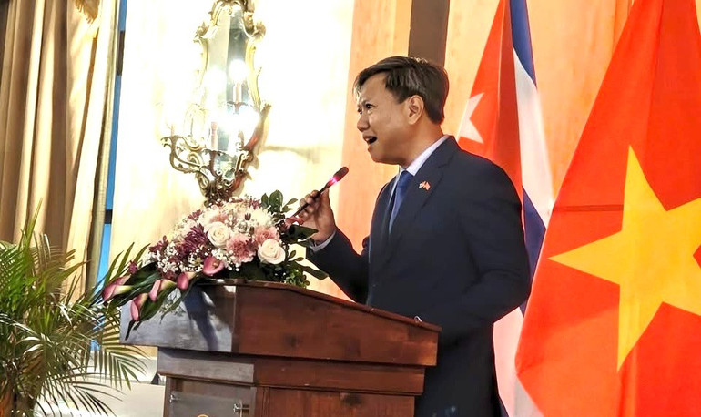 Đại sứ Lê Quang Long phát biểu tại buổi lễ. (Ảnh: Đại sứ quán Việt Nam tại Cuba)