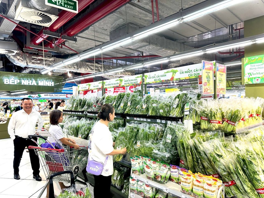 Người tiêu dùng tin chọn rau tươi sạch đạt chuẩn tại WinMart Người tiêu dùng tin chọn rau tươi sạch đạt chuẩn tại WinMart