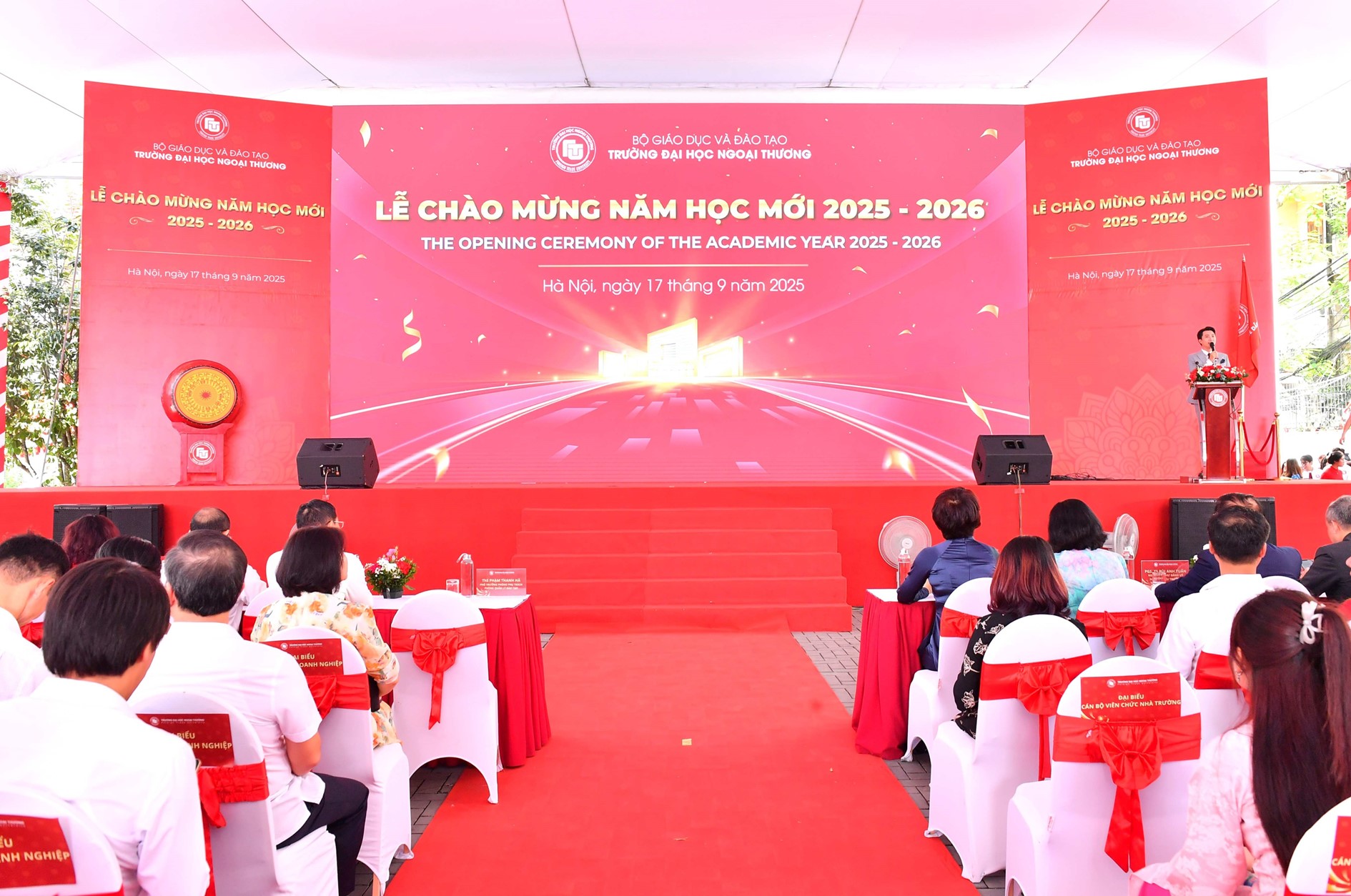 Vietcombank đồng hành cùng Trường Đại học Ngoại thương tại Lễ chào mừng năm học 2025-2026