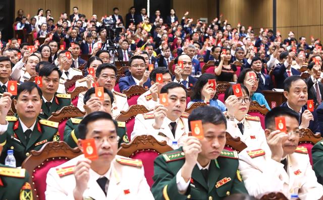 Các đại biểu dự đại hội thông qua dự thảo Nghị quyết đại hội. Các đại biểu dự đại hội thông qua dự thảo Nghị quyết đại hội.