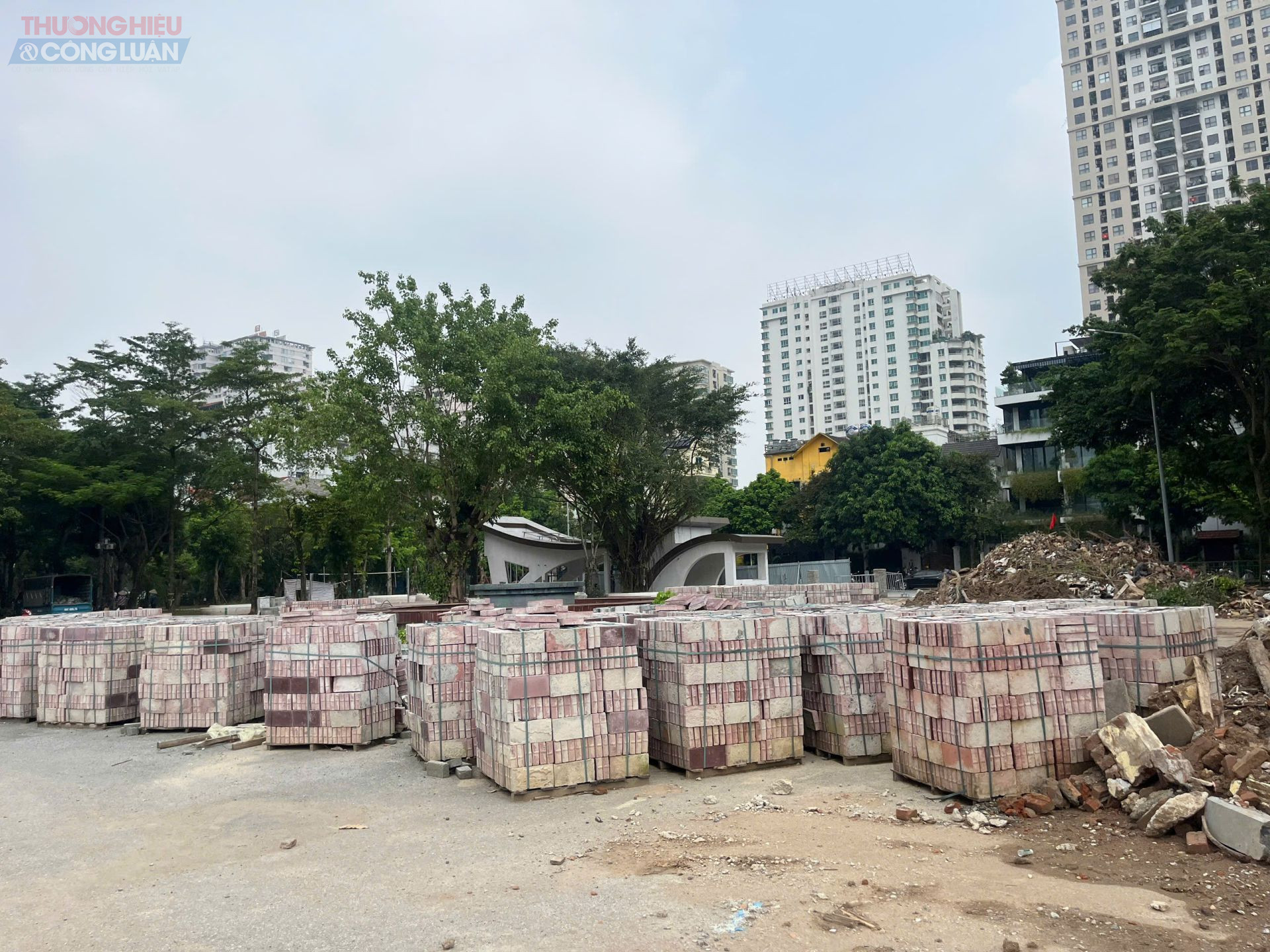 Các hạng mục chính gồm cải tạo hệ thống hồ nước, lát lại đường dạo, trồng bổ sung cây xanh, lắp đặt chòi nghỉ, khu vui chơi và nhà vệ sinh công cộng.