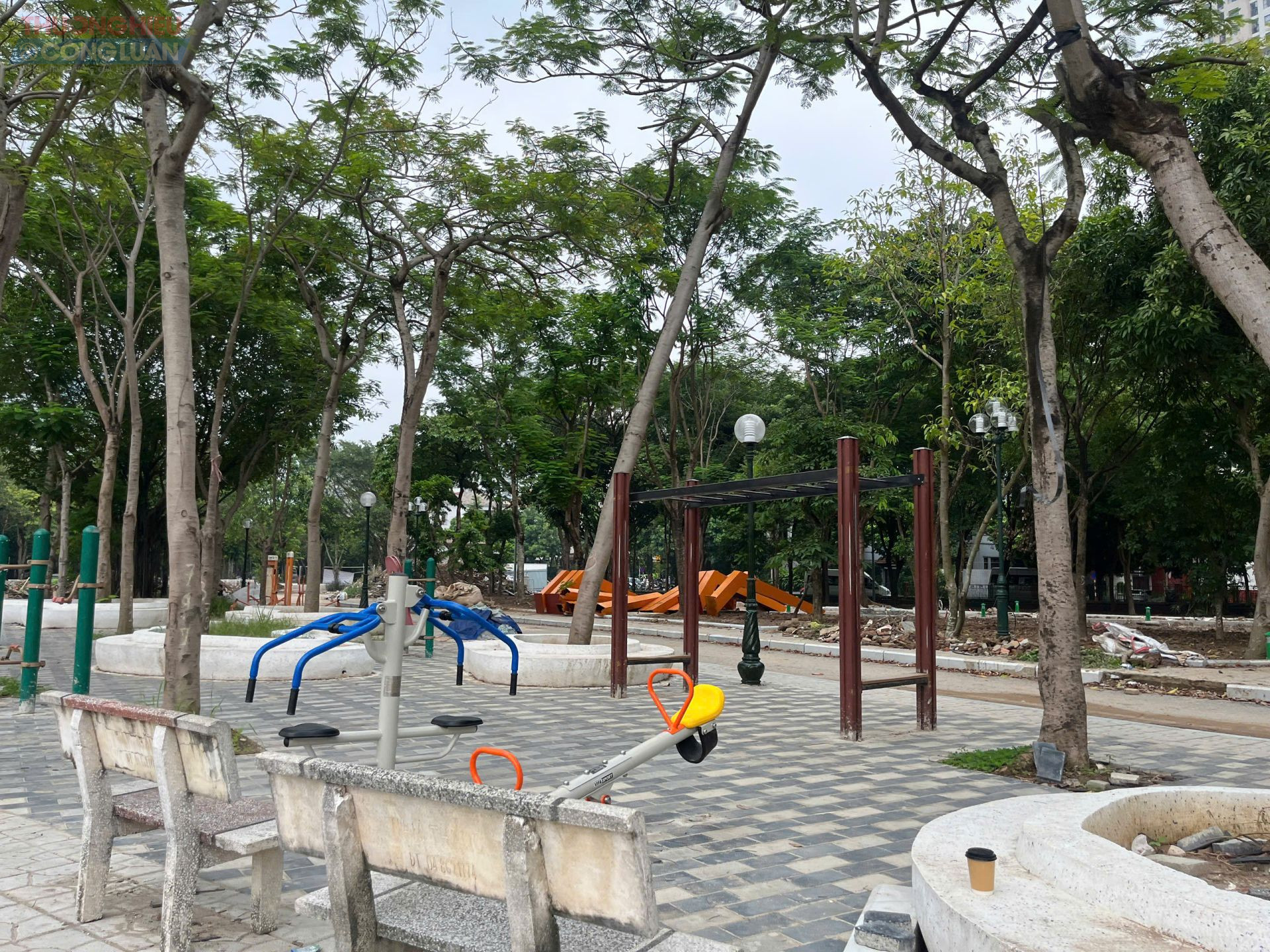 Dự kiến, công viên sẽ chính thức mở cửa đón khách ngay trong tháng 10/2025, đúng dịp mùa thu Hà Nội. Người dân Thủ đô, đặc biệt là cư dân quận Cầu Giấy và các khu vực lân cận, đang háo hức chờ ngày được trải nghiệm không gian xanh, sạch, đẹp và hiện đại ngay giữa lòng đô thị.