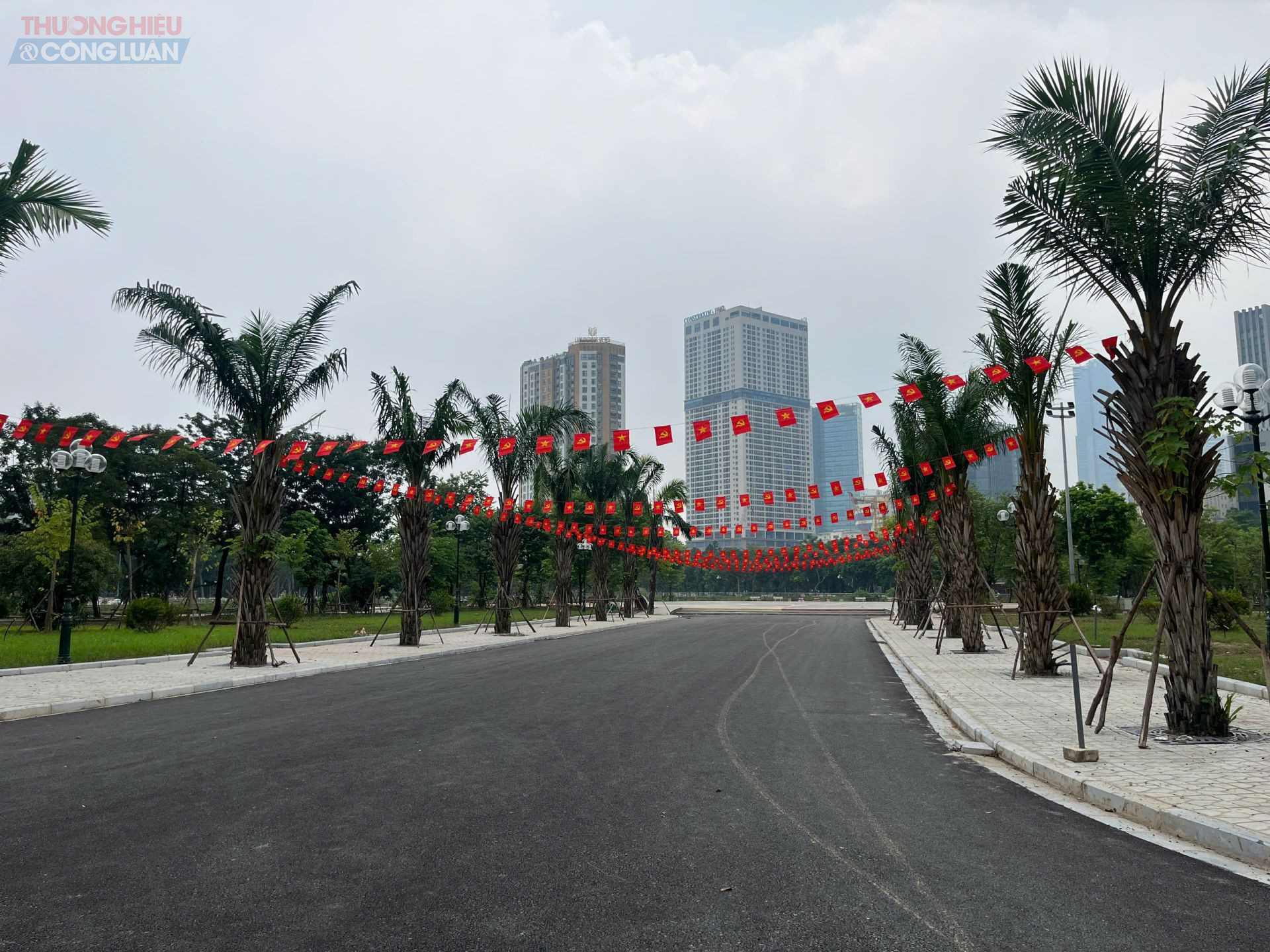 Dự án cải tạo, sửa chữa công viên Cầu Giấy đang dần về đích với nhiều hạng mục mới như đường đi và cây trồng mới, hệ thống chòi nghỉ chân, thiết bị vui chơi được thay thế và các công trình phụ trợ mới...