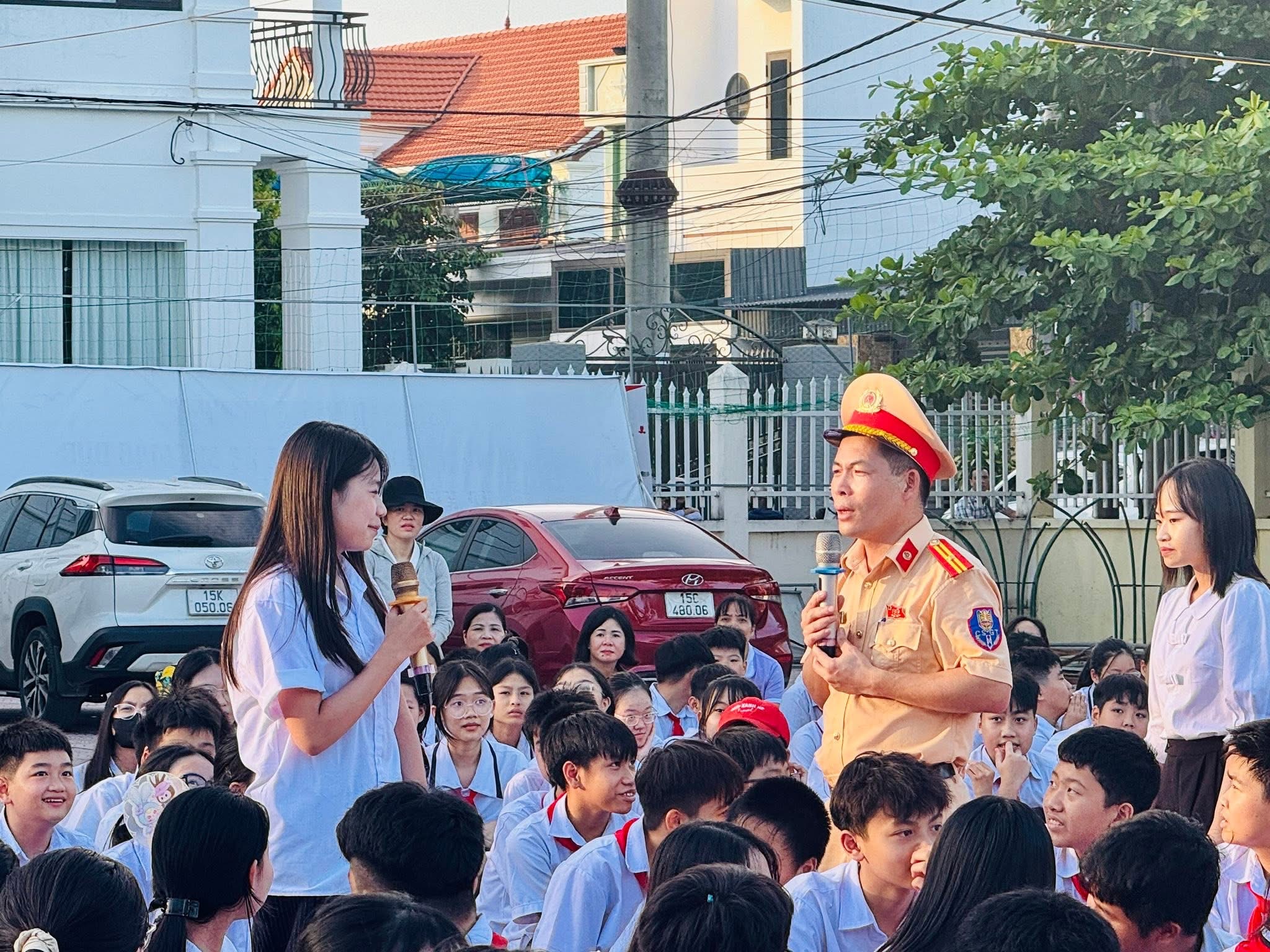 Trường THCS Lương Khánh Thiện tổ chức chuyên đề An toàn giao thông