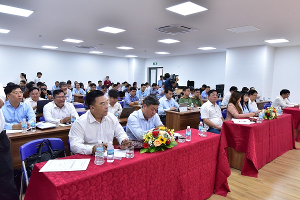 Đại biểu đến dự