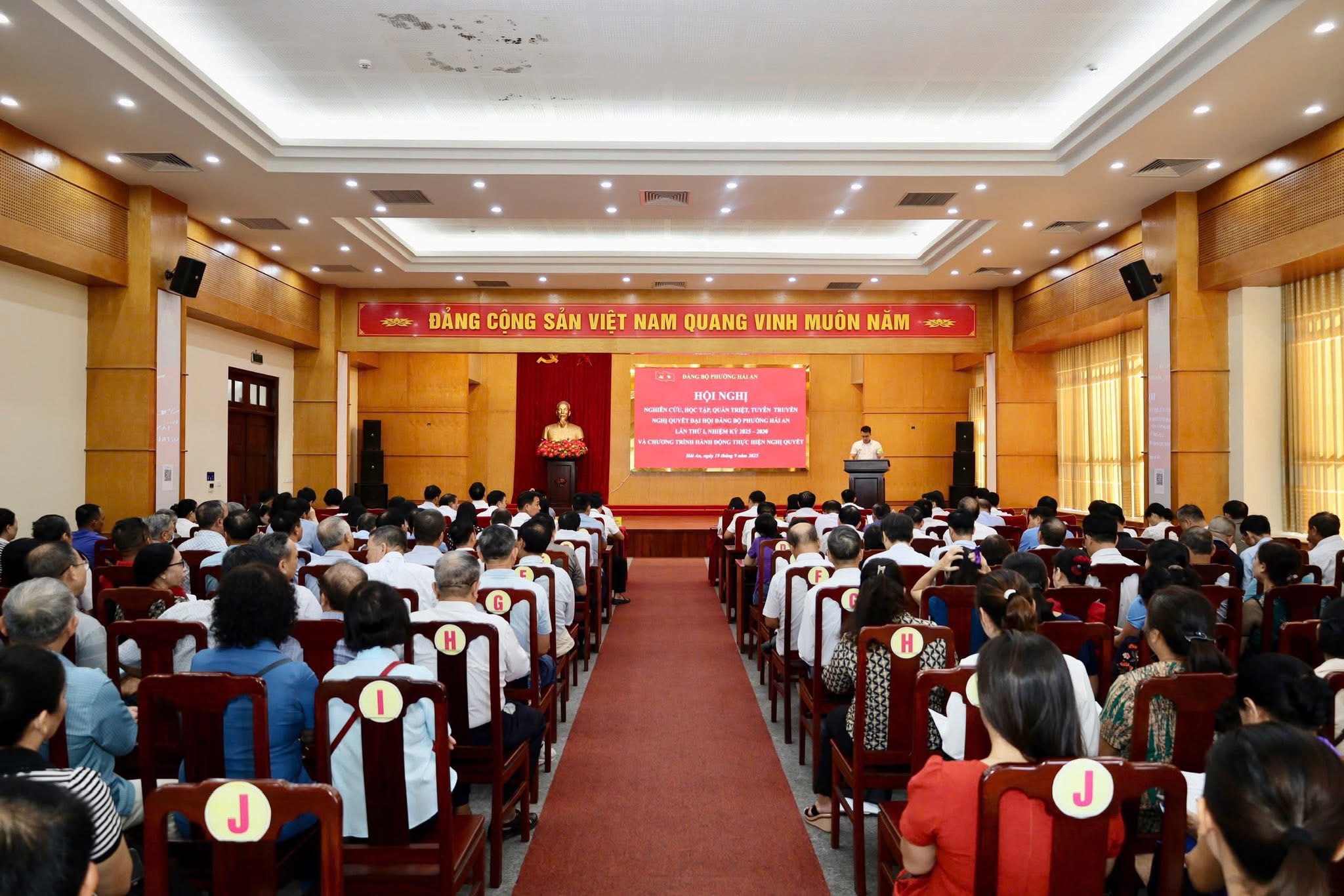 Quang cảnh hội nghị