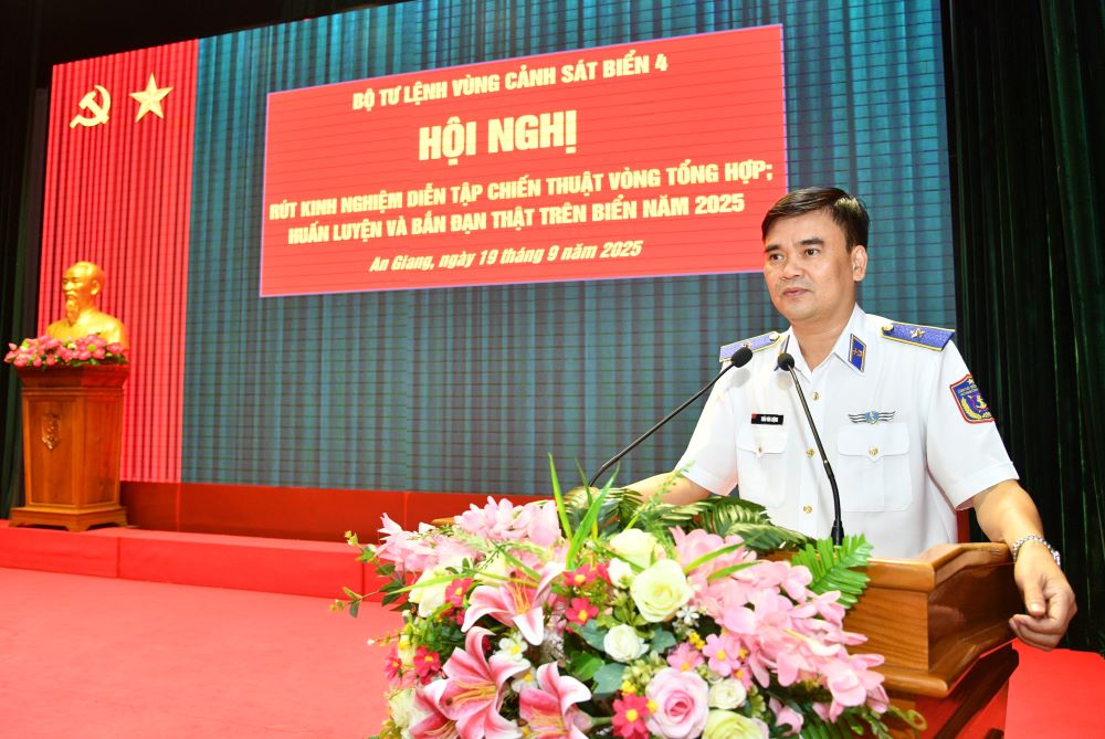 Thiếu tướng Trần Văn Lượng, Tư lệnh Vùng Cảnh sát biển 4 phát biểu tại Hội nghị rút kinh nghiệm diễn tập và bắn đạn thật năm 2025 của đơn vị