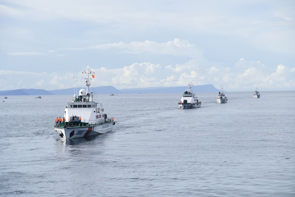 Biên đội Tàu BTL Vùng Cảnh sát biển 4 tham gia diễn tập trên biển