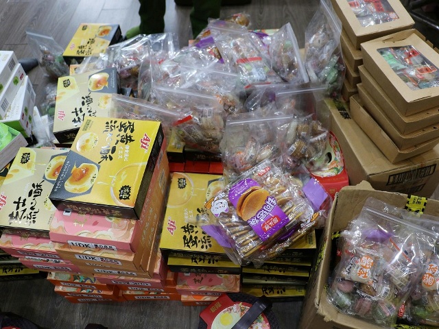 Bánh Trung thu các loại, không rõ nguồn gốc xuất xứ.