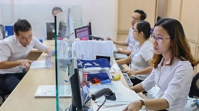 Hà Nội đề xuất tăng thêm 0,8 lần lương cho cán bộ từ 2026