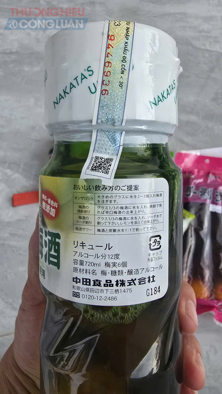 Các sản phẩm được bày bán công khai tại Trung tâm mua sắm Dũng Linh có nhãn mác nước ngoài thiếu tem, nhãn phụ.