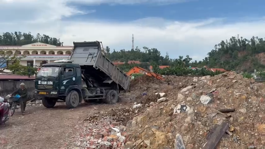 Phát hiện nhà thầu thi công không thực hiện đúng quy trình xử lý chất thải xây dựng