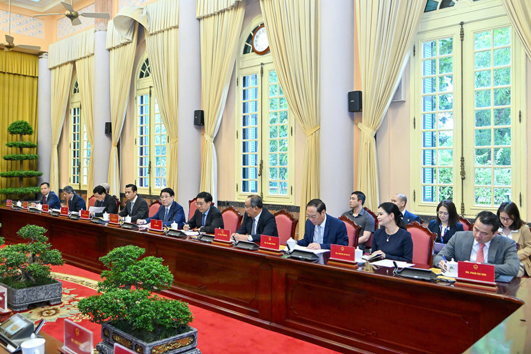 Các đại biểu Việt Nam tham dự buổi tiếp.