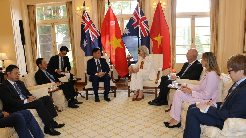 Đồng chí Nguyễn Trọng Nghĩa gặp và làm việc với Toàn quyền Sam Monstyn. Đồng chí Nguyễn Trọng Nghĩa gặp và làm việc với Toàn quyền Sam Monstyn.