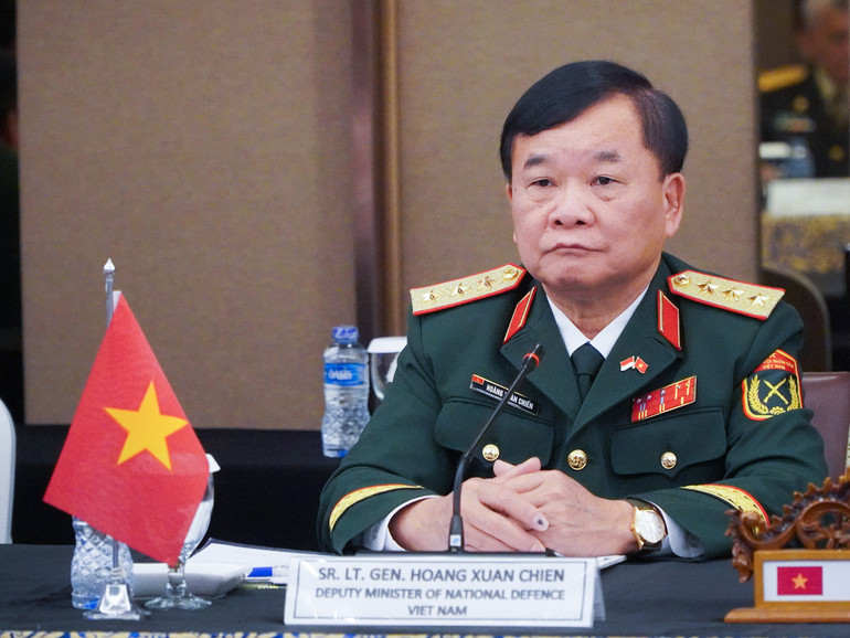 Thượng tướng Hoàng Xuân Chiến đồng chủ trì Đối thoại Chính sách Quốc phòng Việt Nam–Indonesia lần thứ 4. Thượng tướng Hoàng Xuân Chiến đồng chủ trì Đối thoại Chính sách Quốc phòng Việt Nam–Indonesia lần thứ 4.