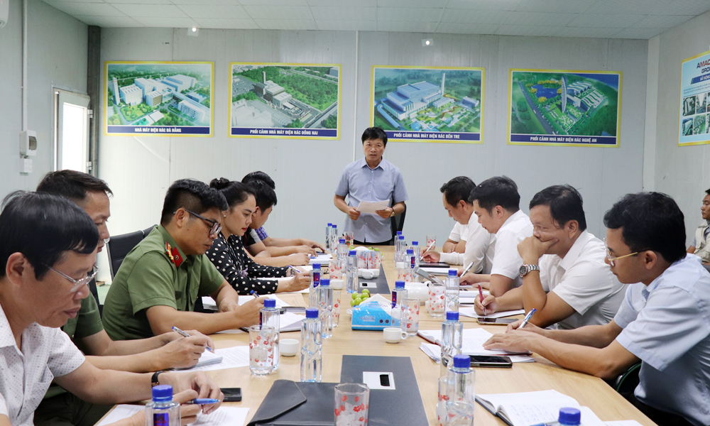 Đồng chí Đào Quang Khải chủ trì buổi làm việc.