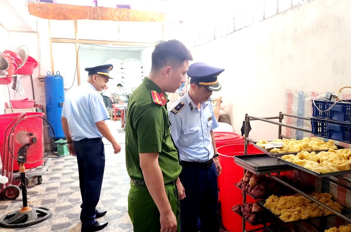 Lạng Sơn: Xử phạt cơ sở sản xuất bánh trung thu vi phạm an toàn thực phẩm