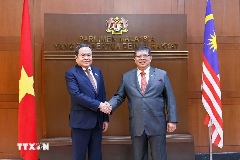 Chủ tịch Quốc hội Trần Thanh Mẫn và Chủ tịch Hạ viện Malaysia Tan Sri Dato' Johari bin Abdul. Ảnh: TTXVN