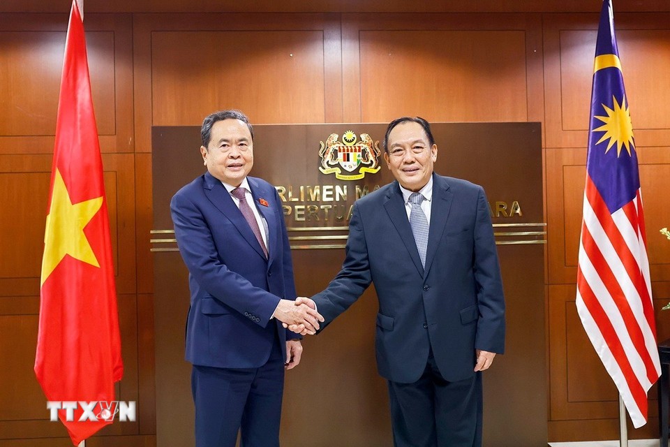 Chủ tịch Quốc hội Trần Thanh Mẫn và Chủ tịch Thượng viện Malaysia Dato Awang Bemee Awang Ali Basah. Ảnh: TTXVN