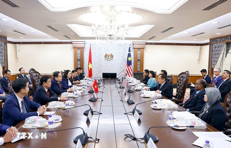 Quang cảnh cuộc hội đàm giữa Chủ tịch Quốc hội Trần Thanh Mẫn và Chủ tịch Thượng viện Malaysia. Ảnh: TTXVN