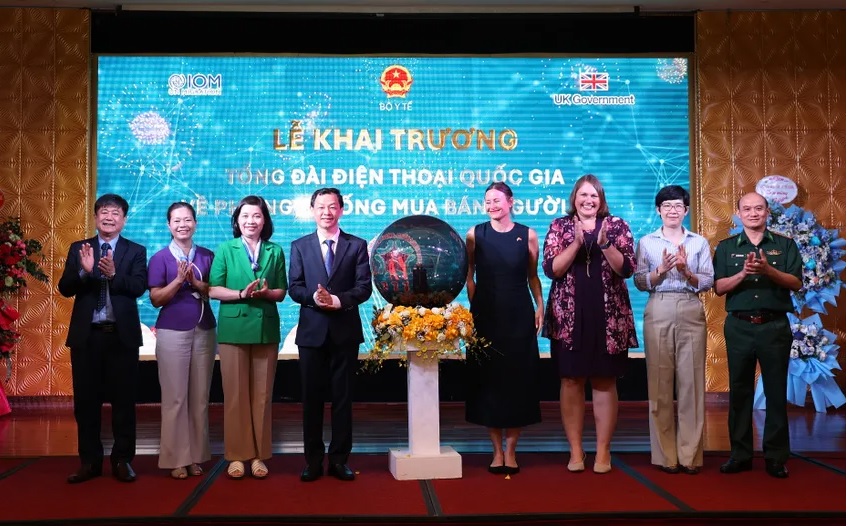 Khai trương Tổng đài điện thoại quốc gia về phòng, chống mua bán người 111. Ảnh: HM Khai trương Tổng đài điện thoại quốc gia về phòng, chống mua bán người 111. Ảnh: HM