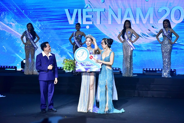 Trao giải Á hậu 4