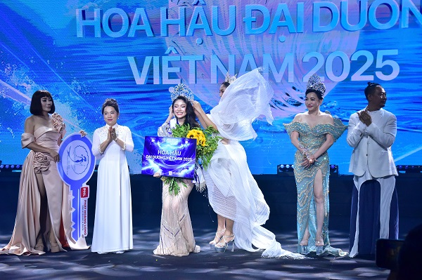 Hoa hậu Đại dương 2023 trao Vương miện cho Tân Hoa Hậu Đại Dương 2025 Nguyễn Thanh Thảo