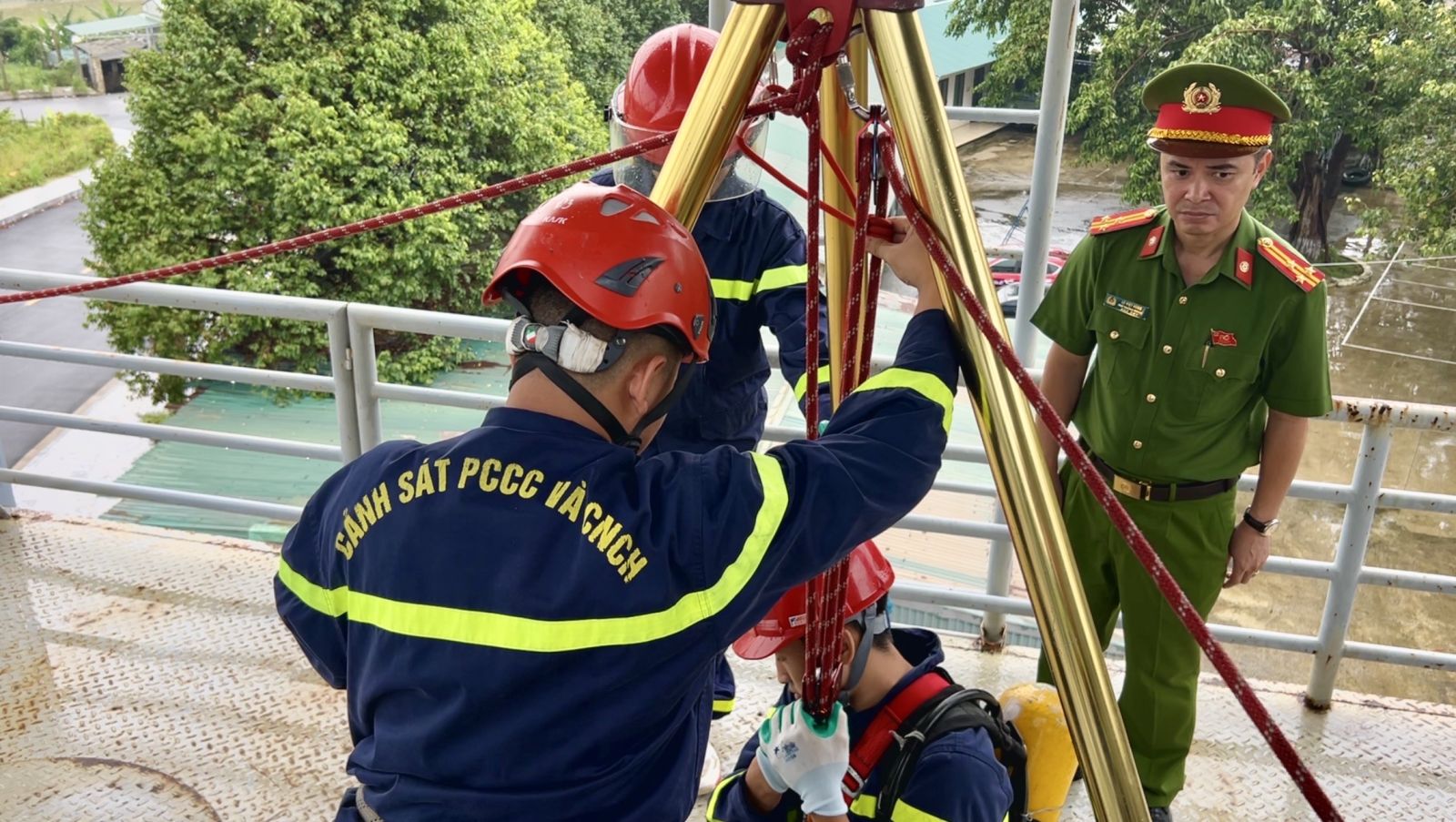 Công an tỉnh Thanh Hóa kiểm tra huấn luyện nghiệp vụ chữa cháy và cứu nạn, cứu hộ