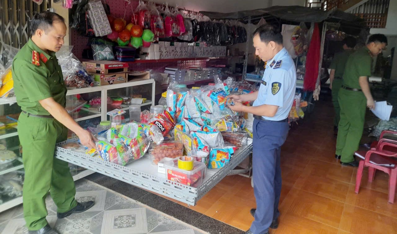 Thanh Hóa: Tuyên truyền, ký cam kết đối với các cơ sở kinh doanh tại cổng trường học