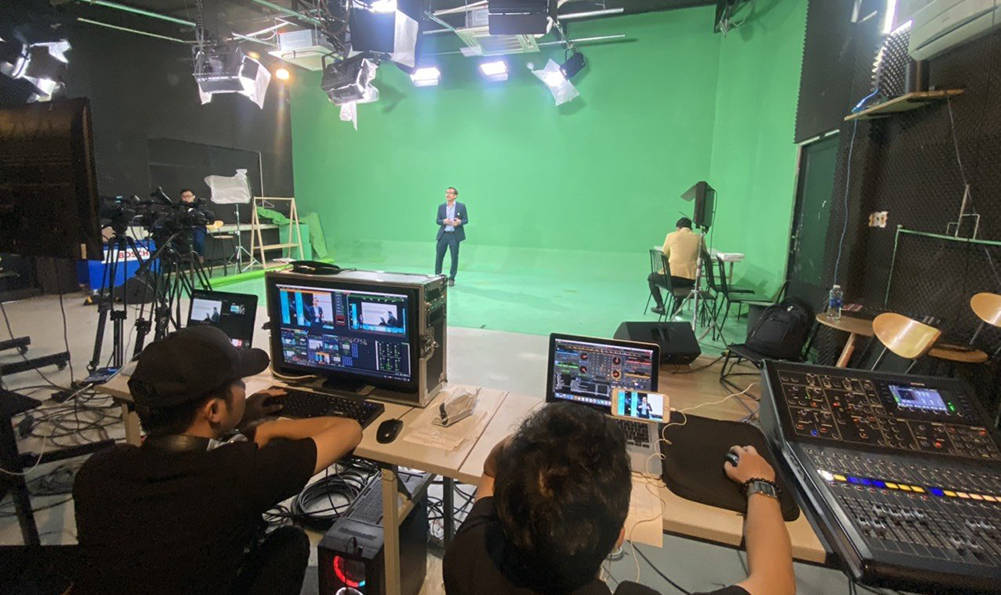 Tới đây, hoạt động quảng cáo thông qua KOLs (người nổi tiếng) và KOCs (người có ảnh hưởng) trên các nền tảng TMĐT cũng sẽ được siết chặt. Ảnh: KT