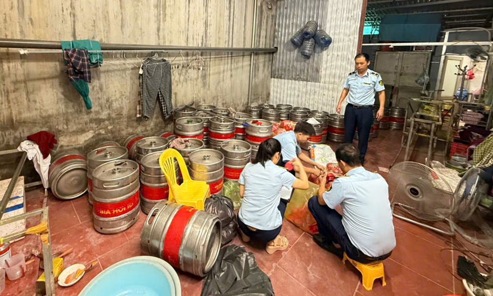 Bắc Ninh: Phát hiện một cơ sở có dấu hiệu sản xuất, kinh doanh bia giả mạo nhãn hàng nổi tiếng