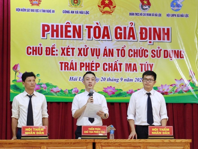 Hội đồng xét xử giả định phiên tòa tại xã Hải Lộc, Nghệ An.