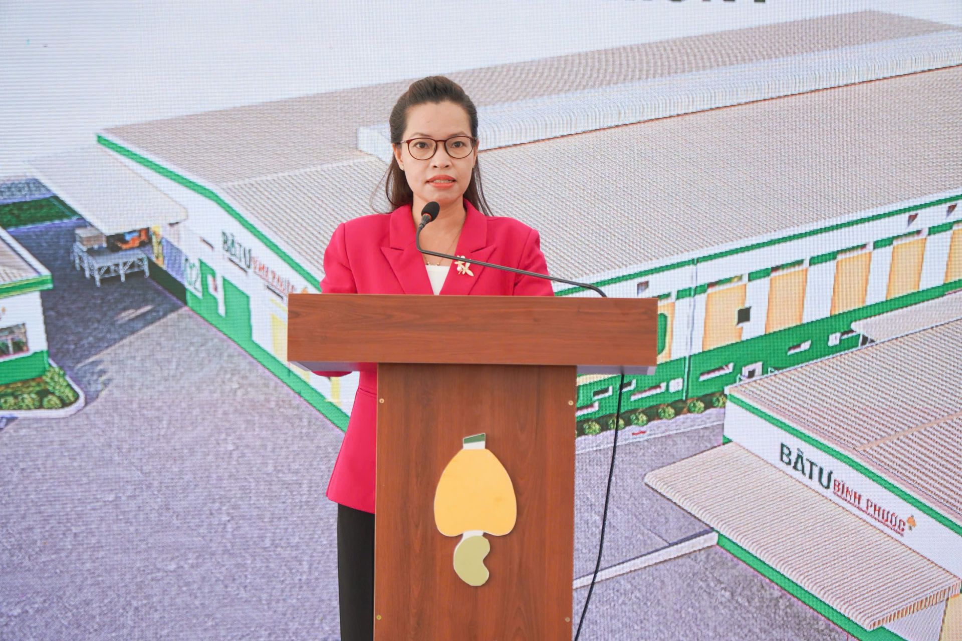 Bà Hoàng Thúy Vũ, Phó Chủ tịch UBND phường Bình Phước, tỉnh Đồng Nai phát biểu tại lễ khánh thành