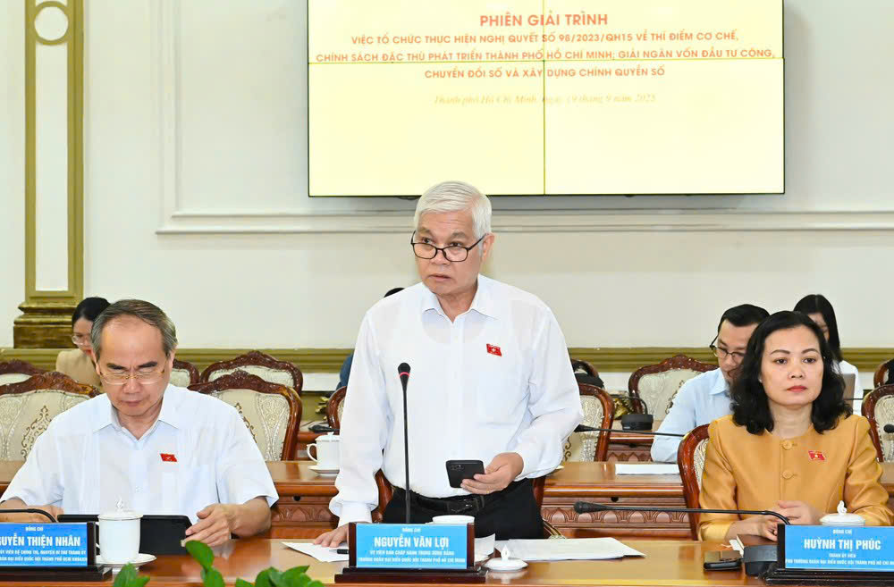Ông Nguyễn Văn Lợi - Trưởng Đoàn đại biểu Quốc hội TP. HCM phát biểu tại phiên giải trình