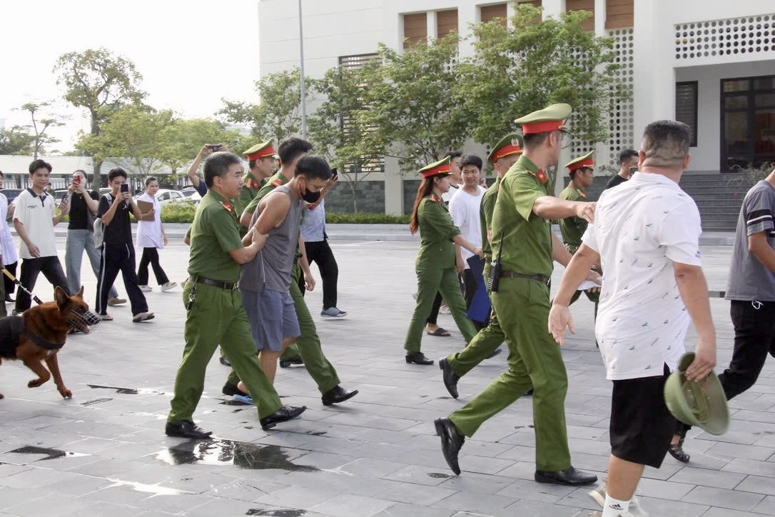 Kết thúc buổi thực tập, lực lượng tham gia đã bắt giữ thành công đối tượng theo đúng tình huống giả định